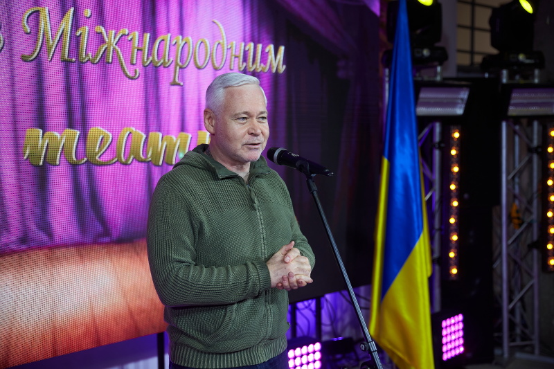 Ігор Терехов привітав працівників театру з професійним святом - 3
