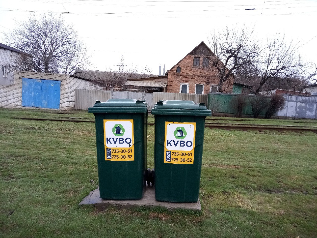 Робітники КВПВ наводять лад у мікрорайоні Тюринка
