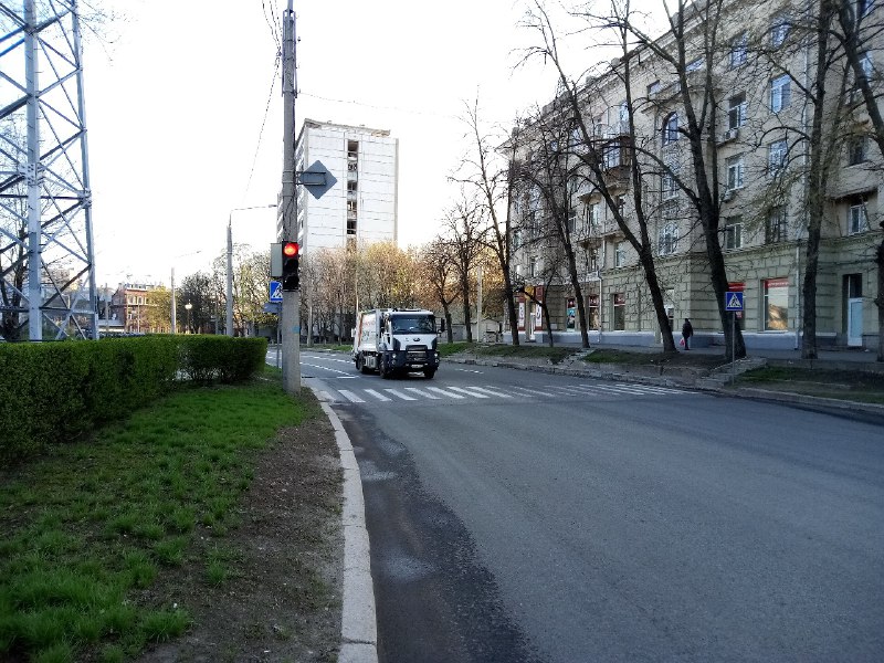 Бригади КВПВ наводять лад у районі Гімназійної набережної 