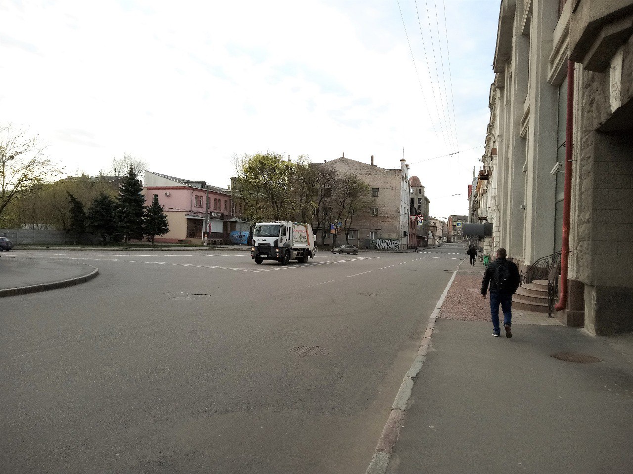 КВПВ наводить лад у районі Свято-Благовіщенського собору