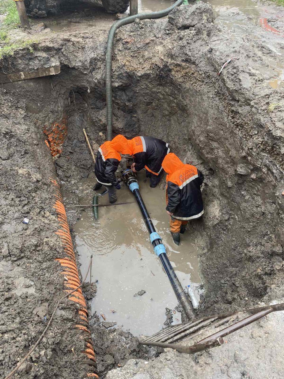 У Київському районі відновлюють водоводи