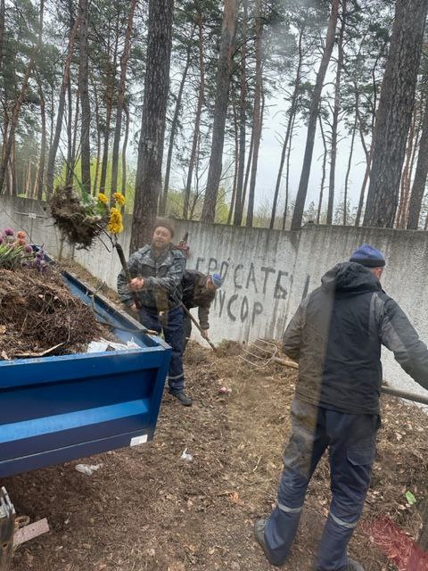У Харкові продовжують облаштовувати території кладовищ