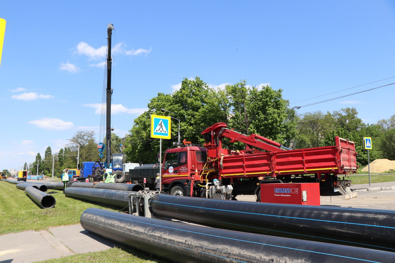 Бригади «Водоканалу» продовжують відновлювати колектор на проспекті Гагаріна - 1