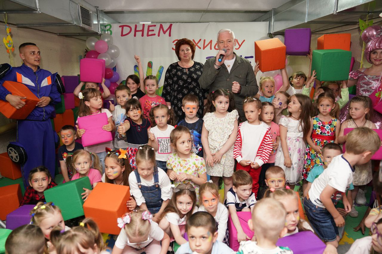 Ігор Терехов привітав зі святом дітей Новобаварського району - 1