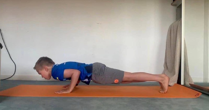 Харківські школярі встановили рекорд України в естафеті віджимань