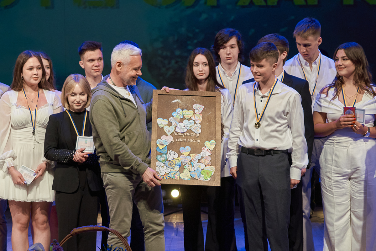 У Шевченківському районі пройшов випускний вечір - 12