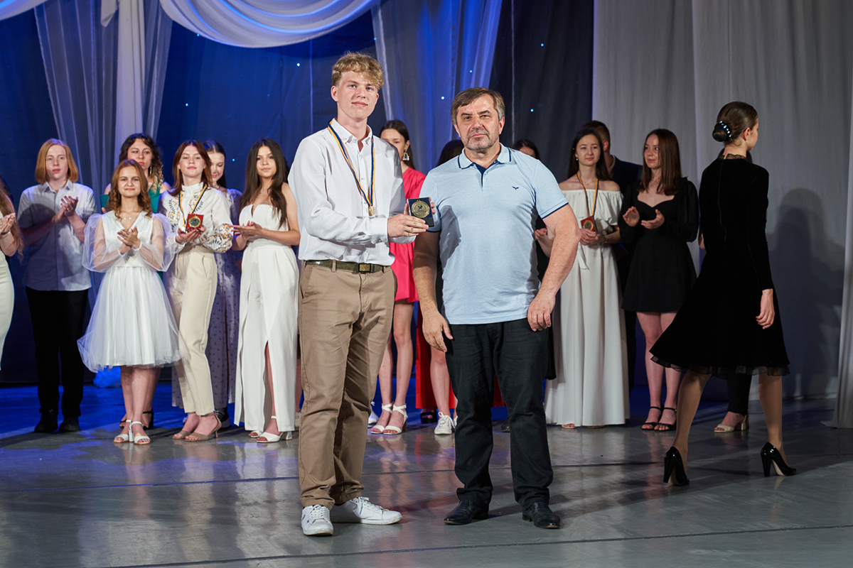 У Харкові пройшли шкільні випускні - 11
