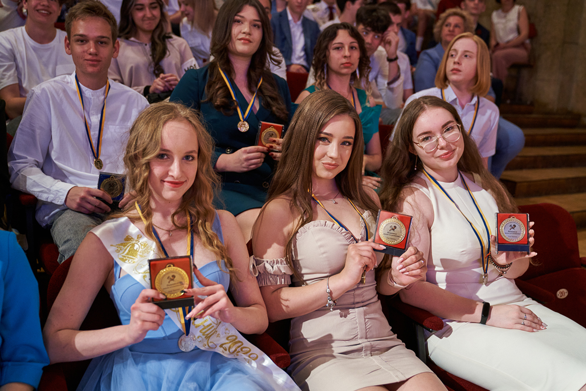 У Харкові пройшли шкільні випускні - 18