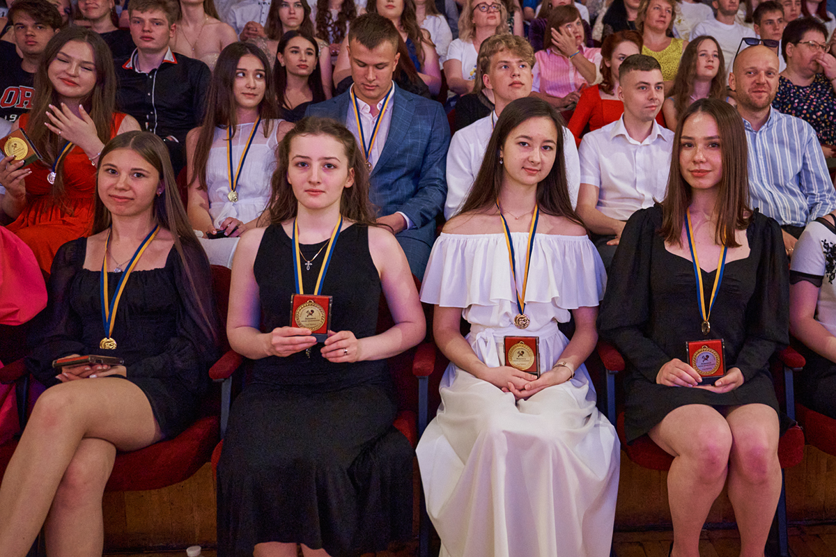 У Харкові пройшли шкільні випускні - 19