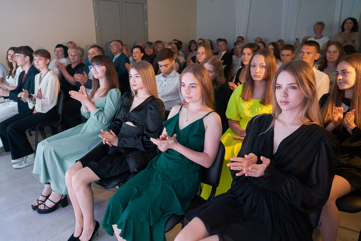 У Харкові пройшли шкільні випускні - 23