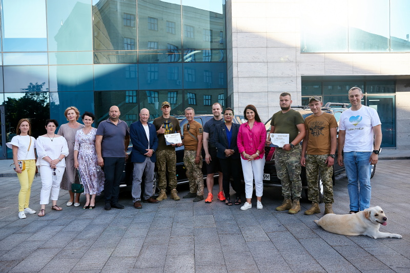 Місто-побратим Альбукерке передало Харкову автомобілі, які були передані ЗСУ