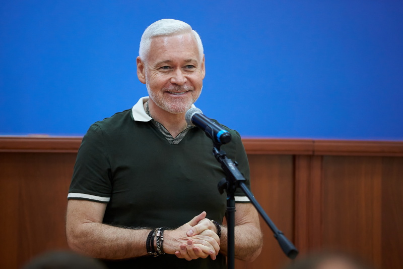 Ігор Терехов привітав зі святом медиків Новобаварського району 