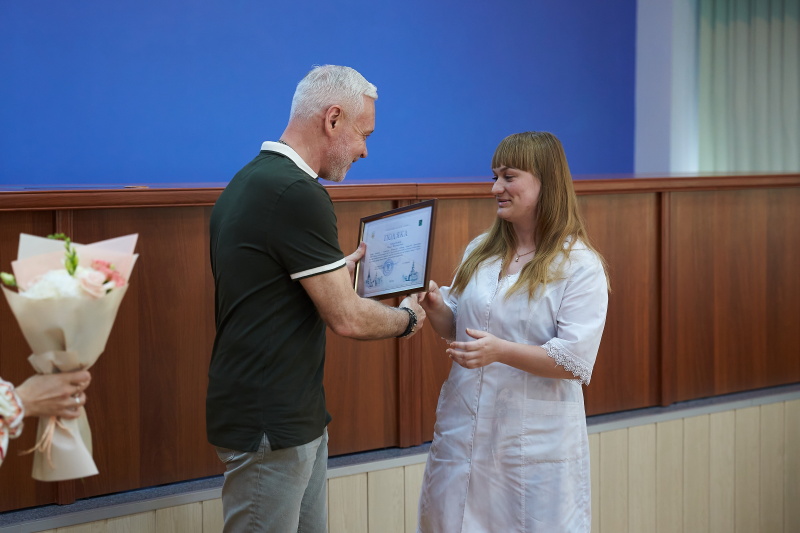 Ігор Терехов привітав зі святом медиків Новобаварського району - 14