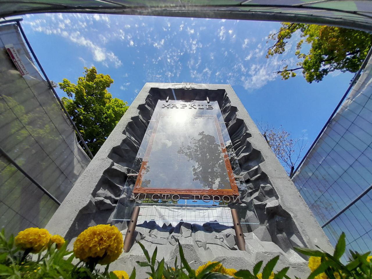 У Харкові встановили стелу Героїв України