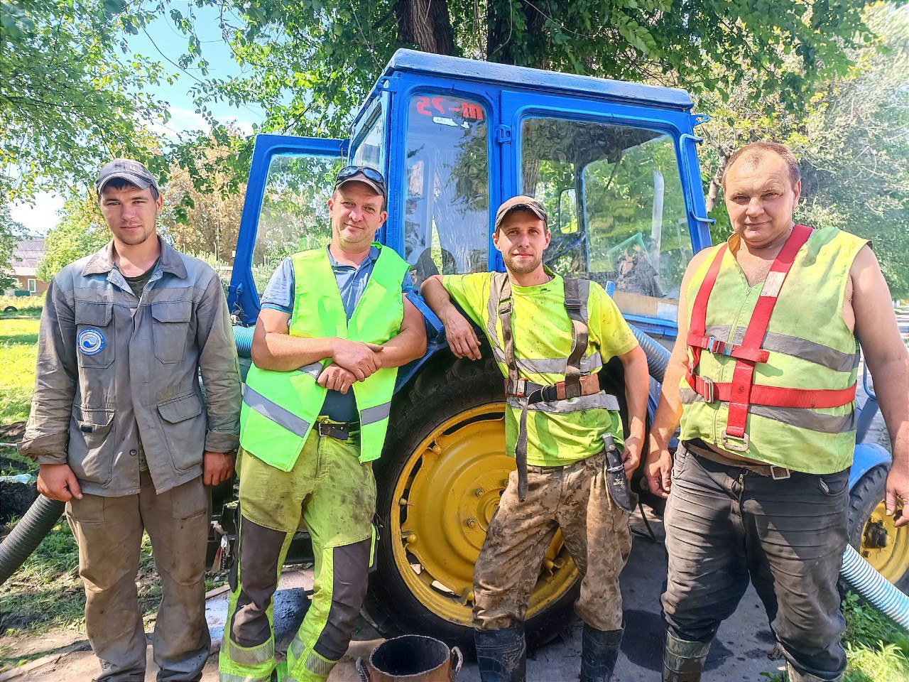 У Новобаварському районі усунули складну аварію на водоводі