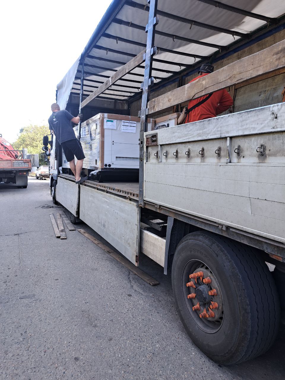 До Харкова надійшли ще чотири генератори від французьких благодійників