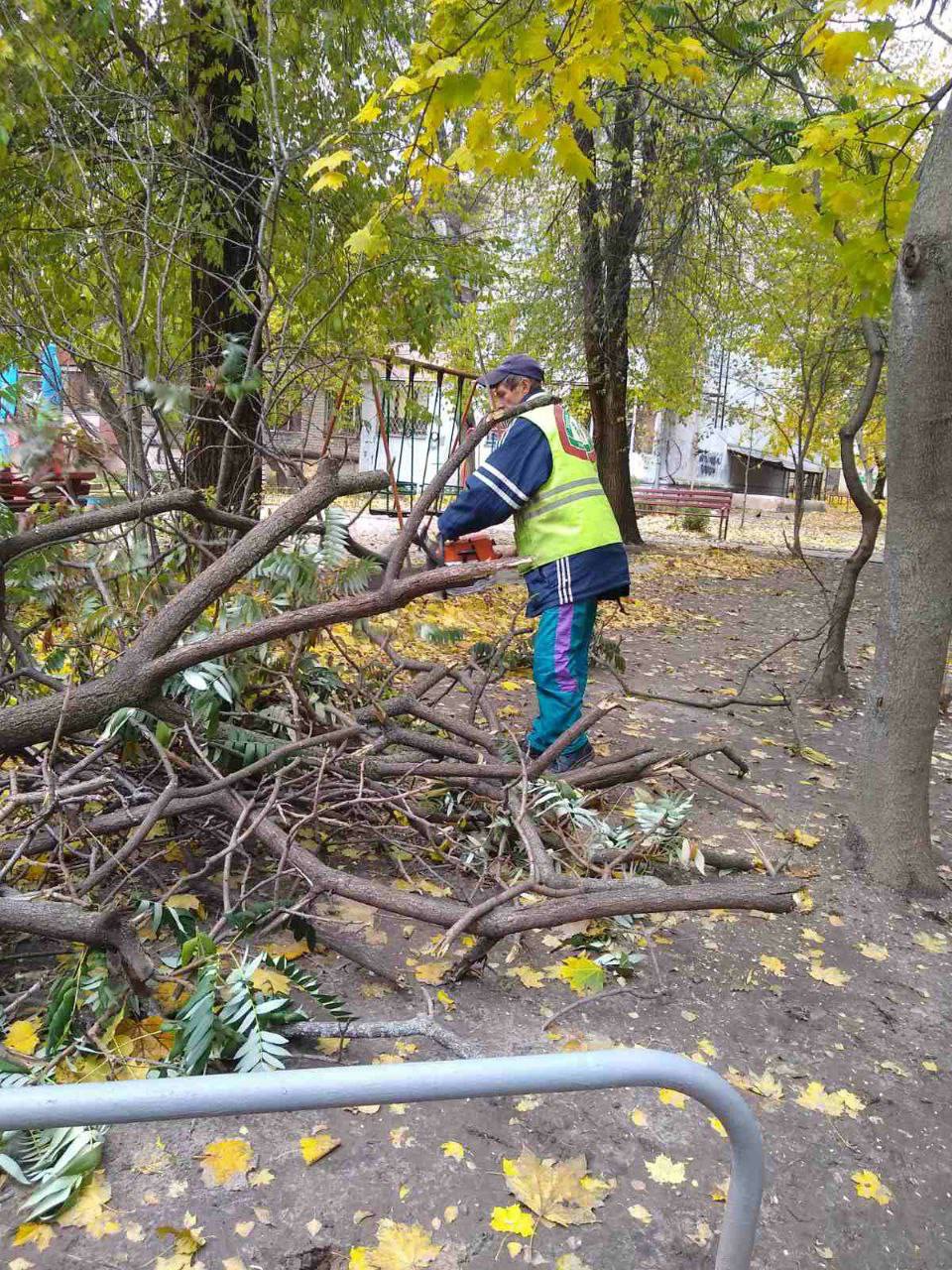У Харкові усувають наслідки буревію