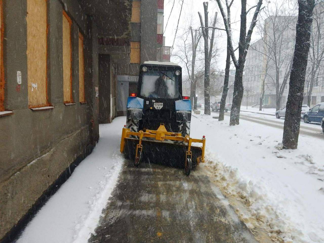 Комунальники усувають наслідки снігопаду - 3