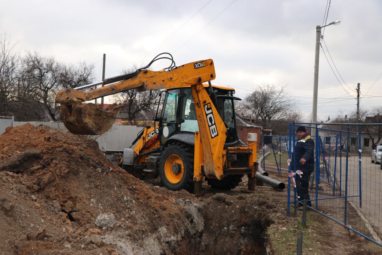 На вулиці Корабельній міняють ділянки водоводу - 1