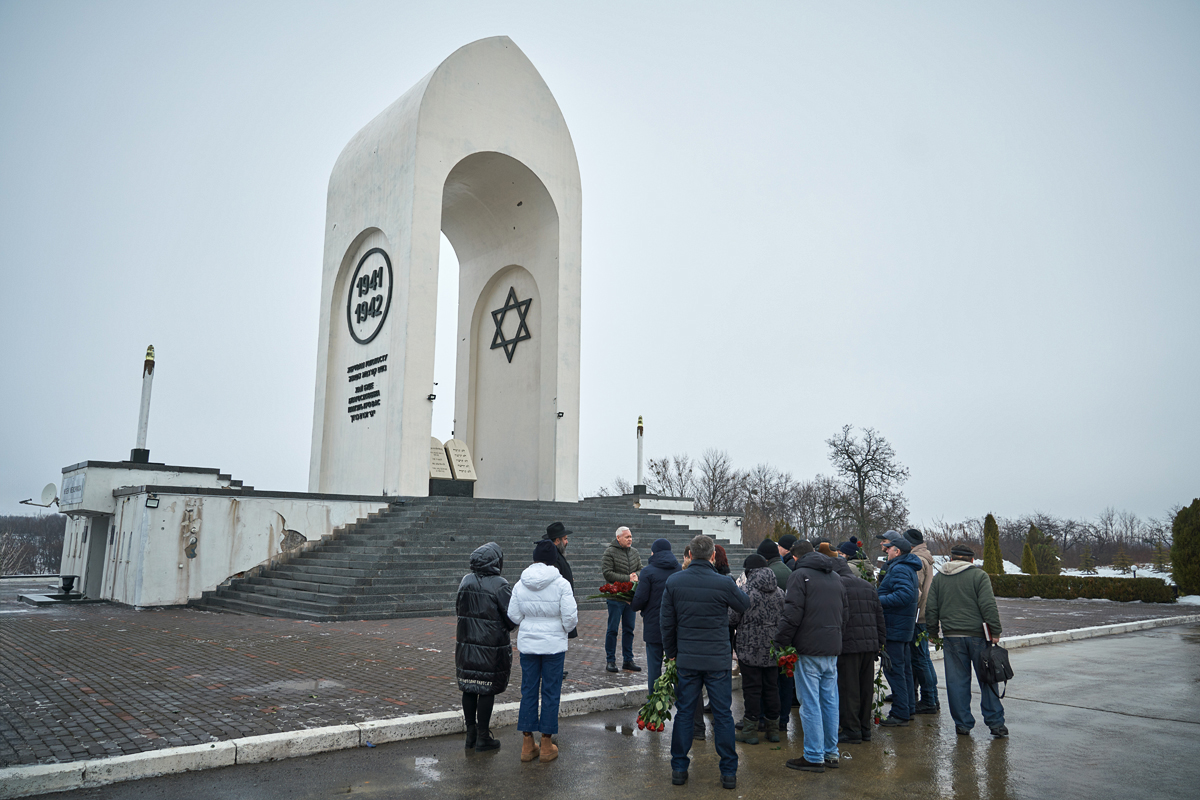Ігор Терехов вшанував памʼять жертв Дробицького Яру - 2