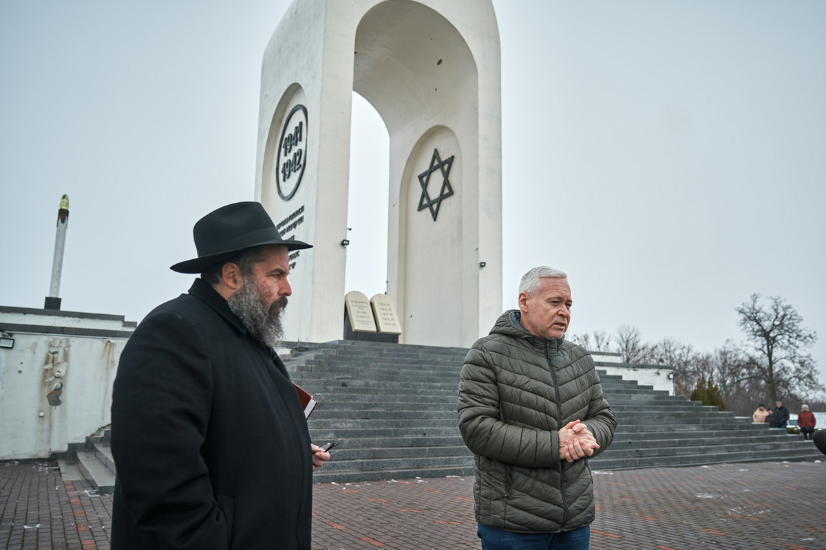 Ігор Терехов вшанував памʼять жертв Дробицького Яру - 6