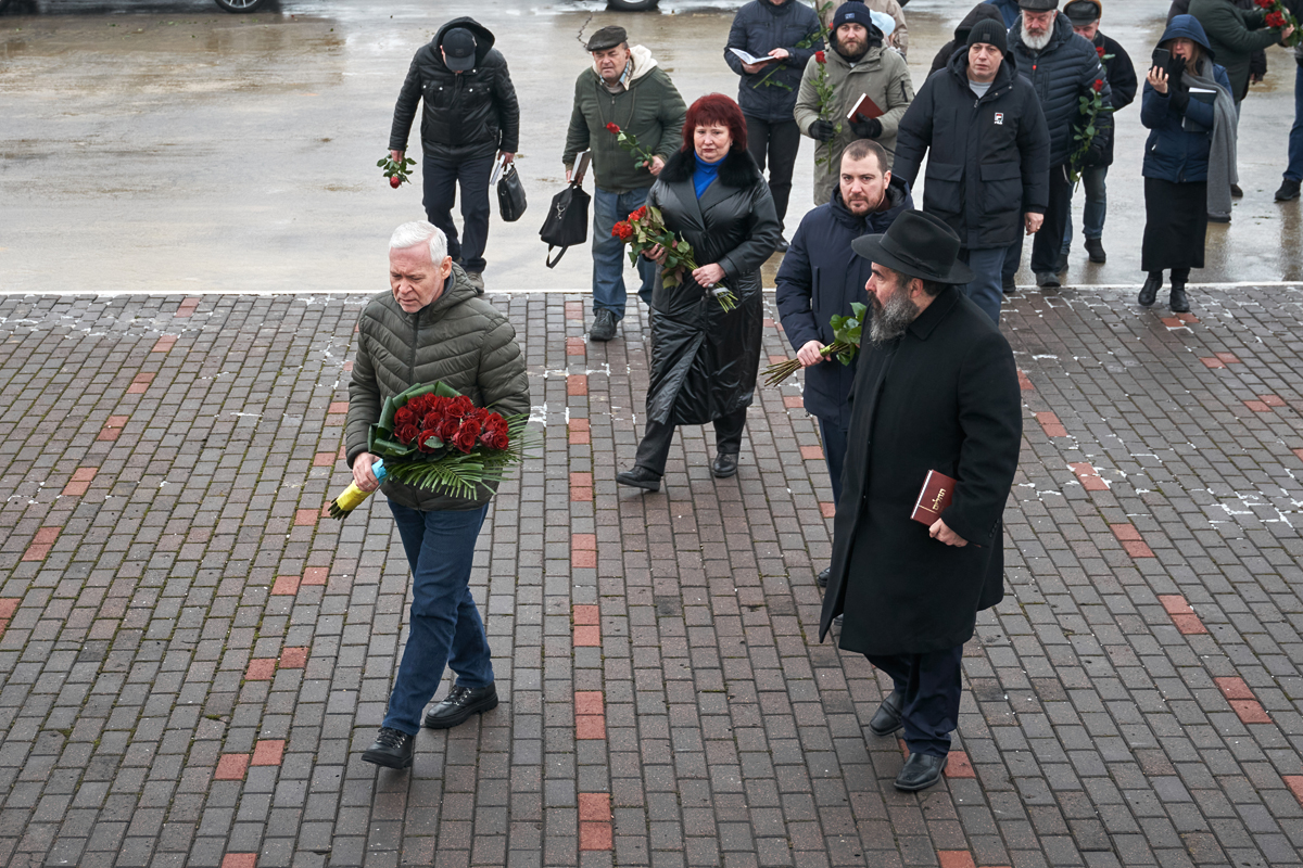 Ігор Терехов вшанував памʼять жертв Дробицького Яру - 7