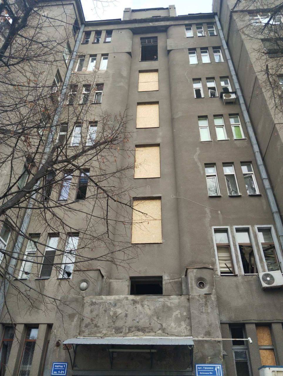 Комунальники усувають наслідки обстрілів