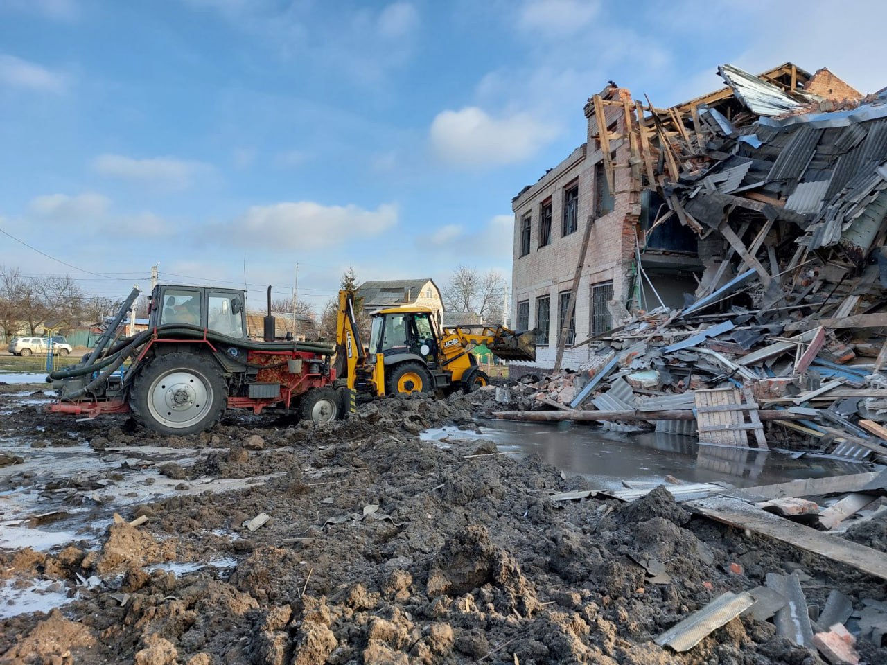 В Основ'янському районі усувають аварію на водоводі після обстрілу - 1