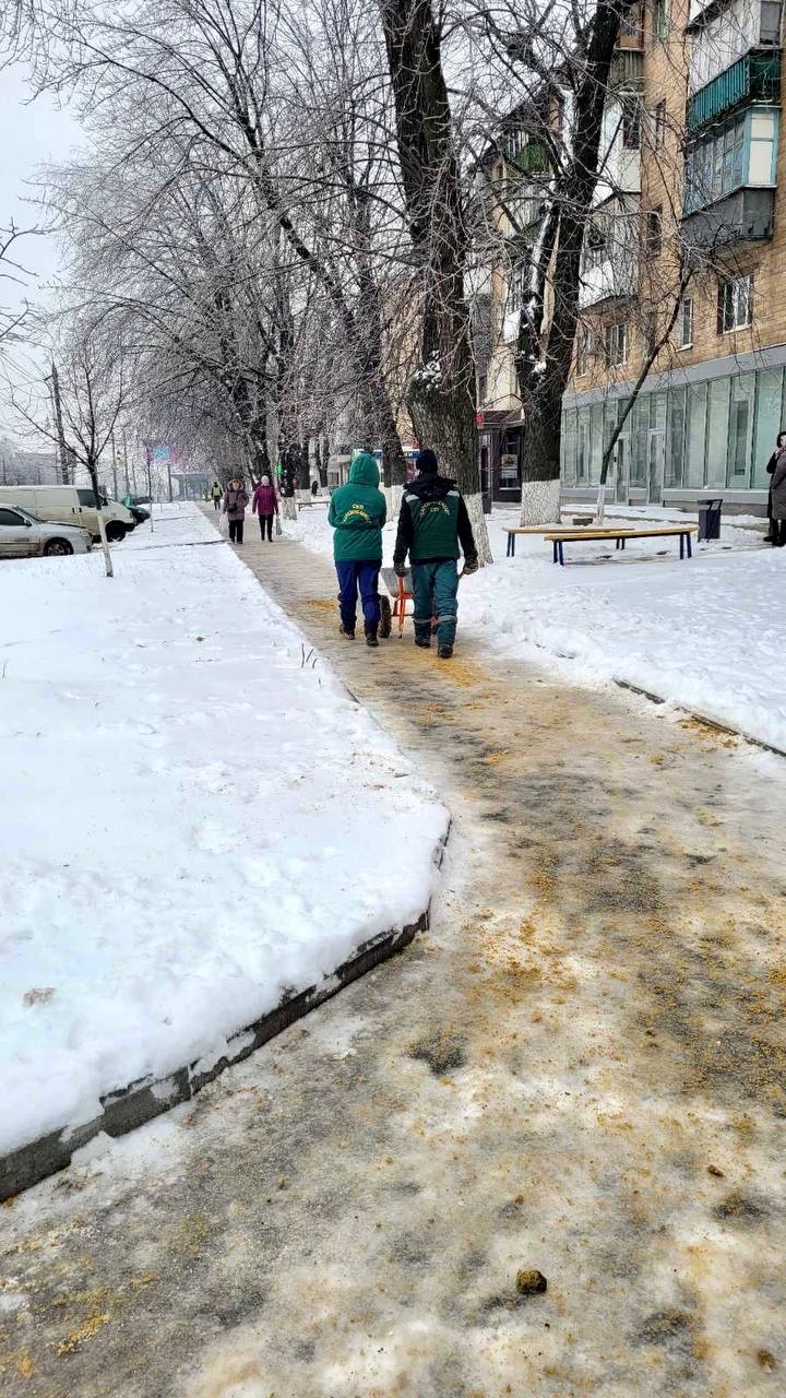 Комунальники усувають наслідки негоди в Харкові 