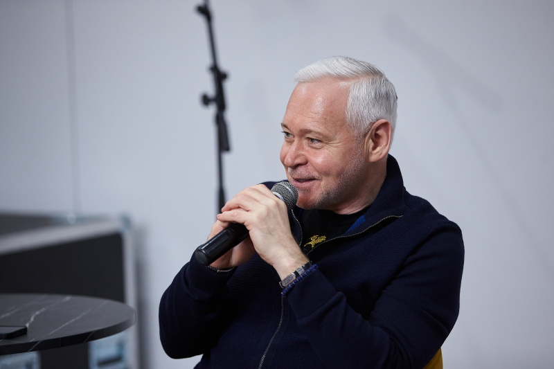 Ігор Терехов вручив перші волонтерські картки харківʼянина - 9