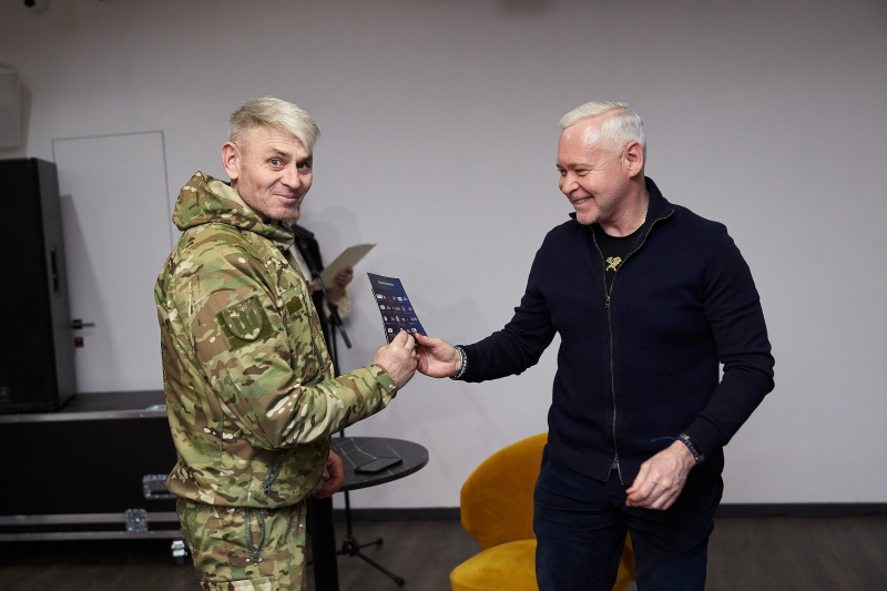 Ігор Терехов вручив перші волонтерські картки харківʼянина - 14