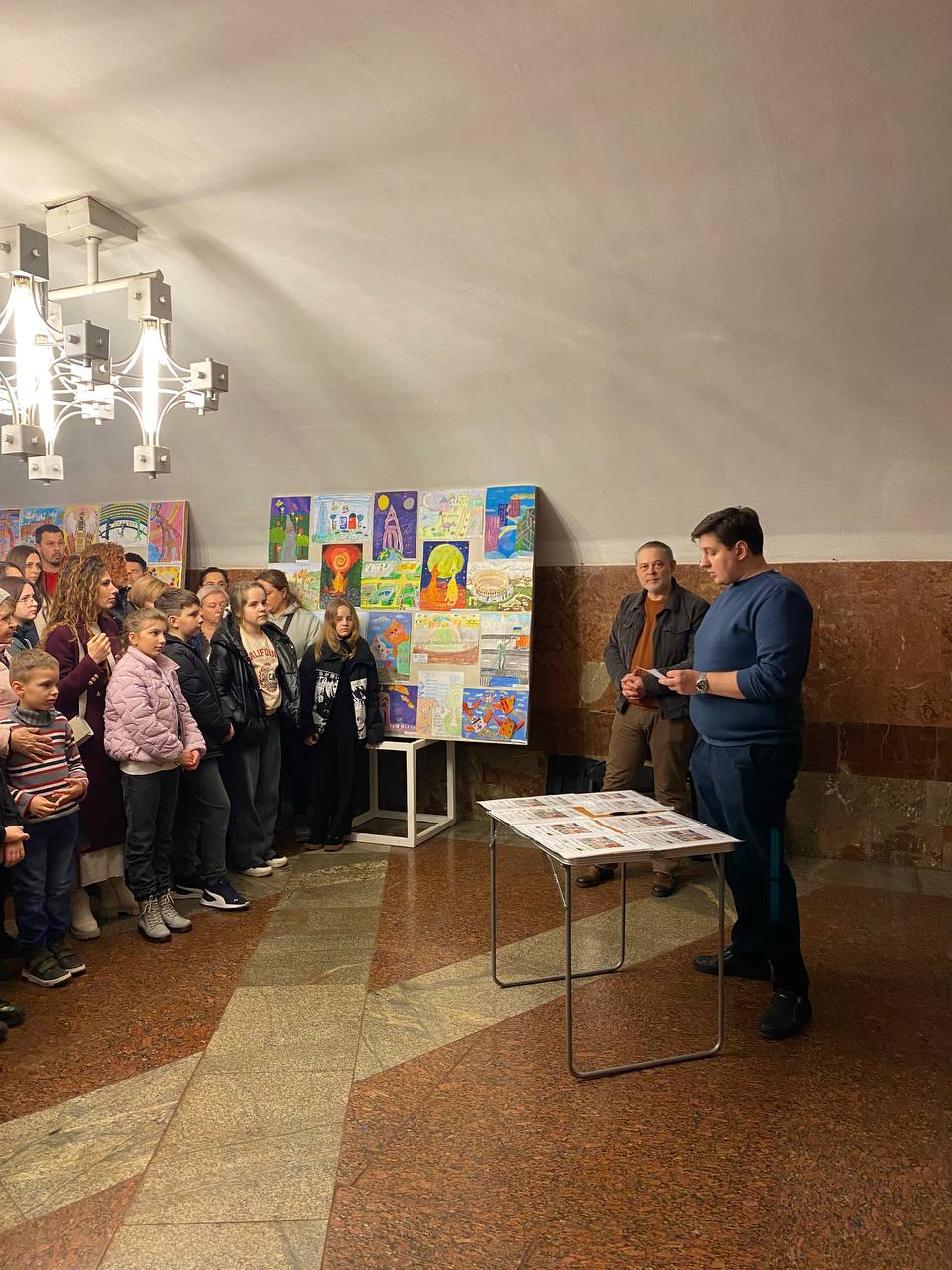 У харківському метро відкрили виставку дитячих картин - 3