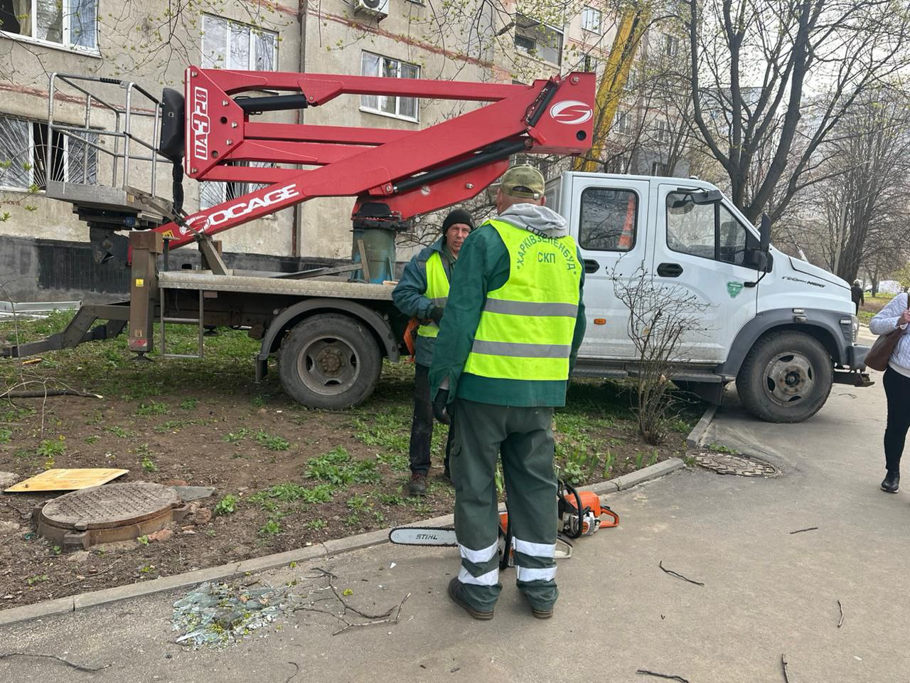 Комунальники усувають наслідки ворожого обстрілу - 6
