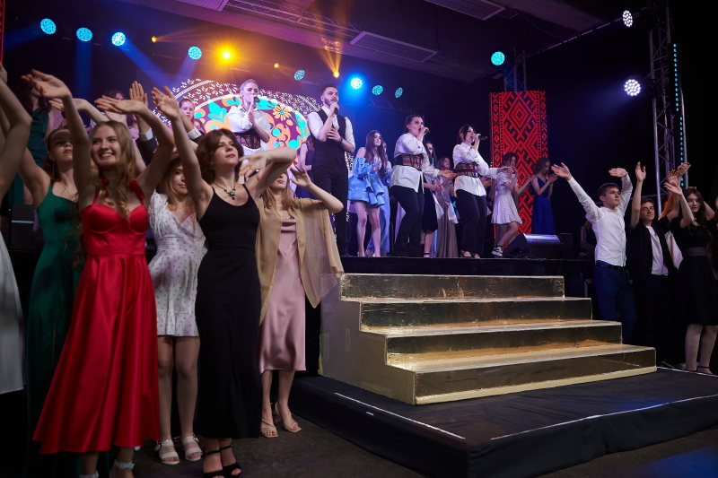 У Харкові стартували шкільні випускні - 6