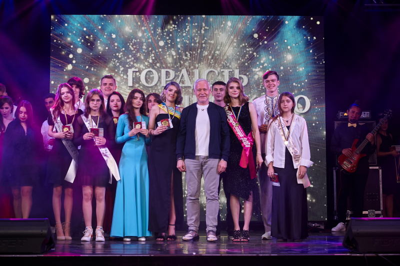 У Харкові стартували шкільні випускні - 29