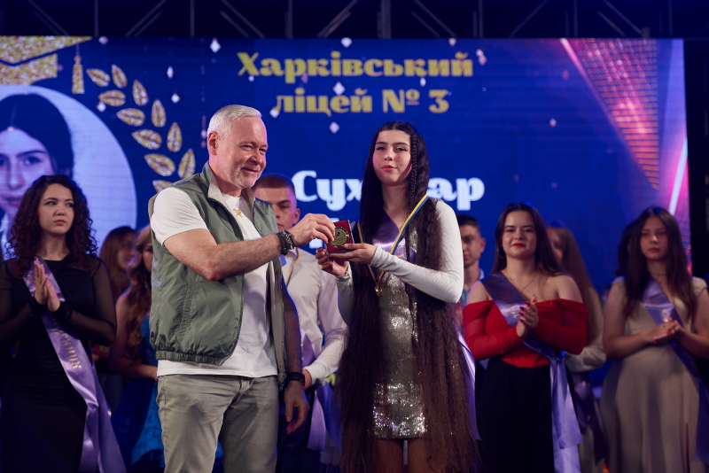 Ігор Терехов привітав із закінченням школи випускників Салтівського району - 10