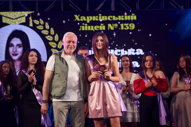 Ігор Терехов привітав із закінченням школи випускників Салтівського району - 12
