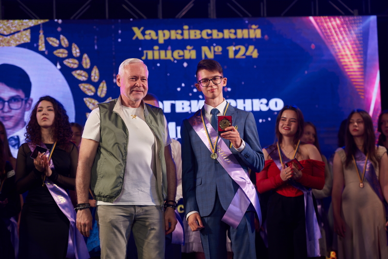 Ігор Терехов привітав із закінченням школи випускників Салтівського району - 15
