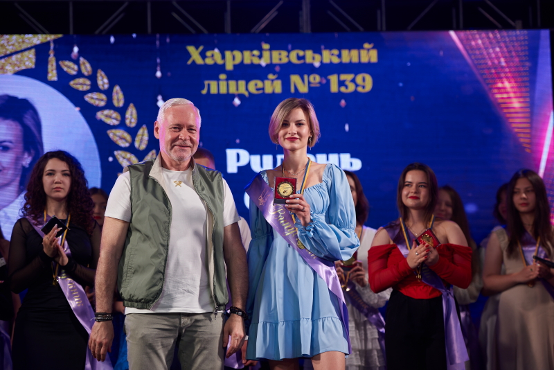 Ігор Терехов привітав із закінченням школи випускників Салтівського району - 16