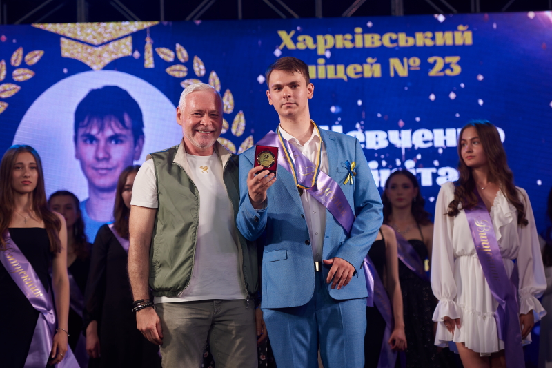 Ігор Терехов привітав із закінченням школи випускників Салтівського району - 17