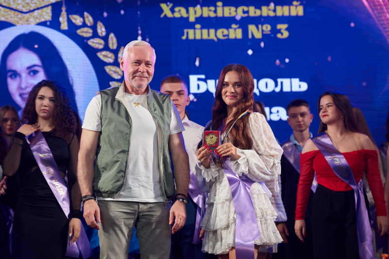 Ігор Терехов привітав із закінченням школи випускників Салтівського району - 18