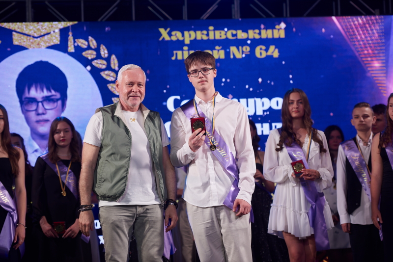 Ігор Терехов привітав із закінченням школи випускників Салтівського району - 19