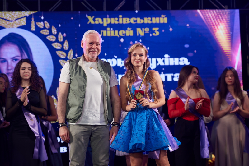 Ігор Терехов привітав із закінченням школи випускників Салтівського району - 24