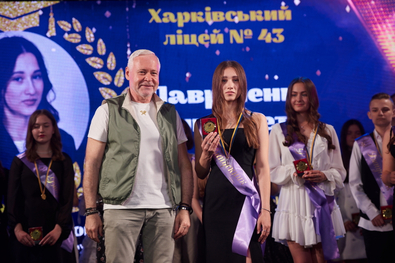 Ігор Терехов привітав із закінченням школи випускників Салтівського району - 32