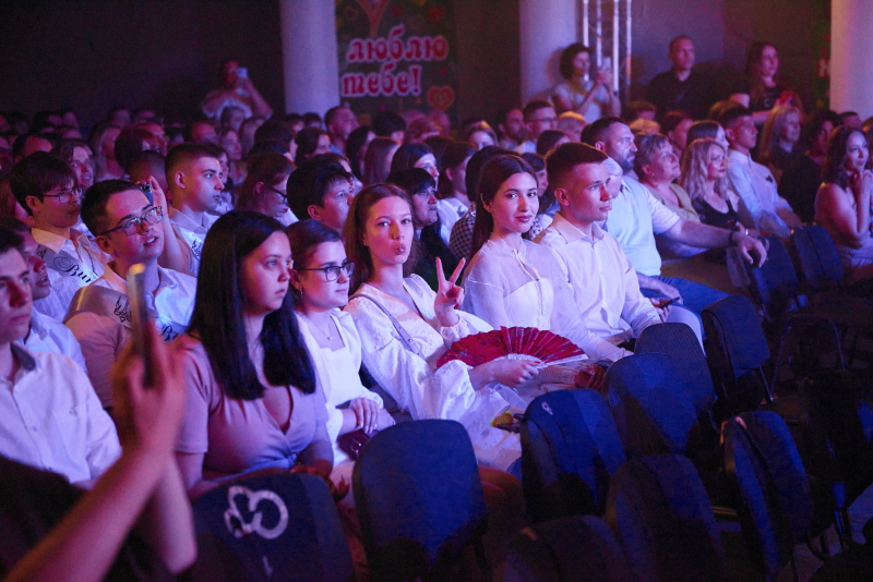Ігор Терехов привітав із закінченням школи випускників Салтівського району - 46