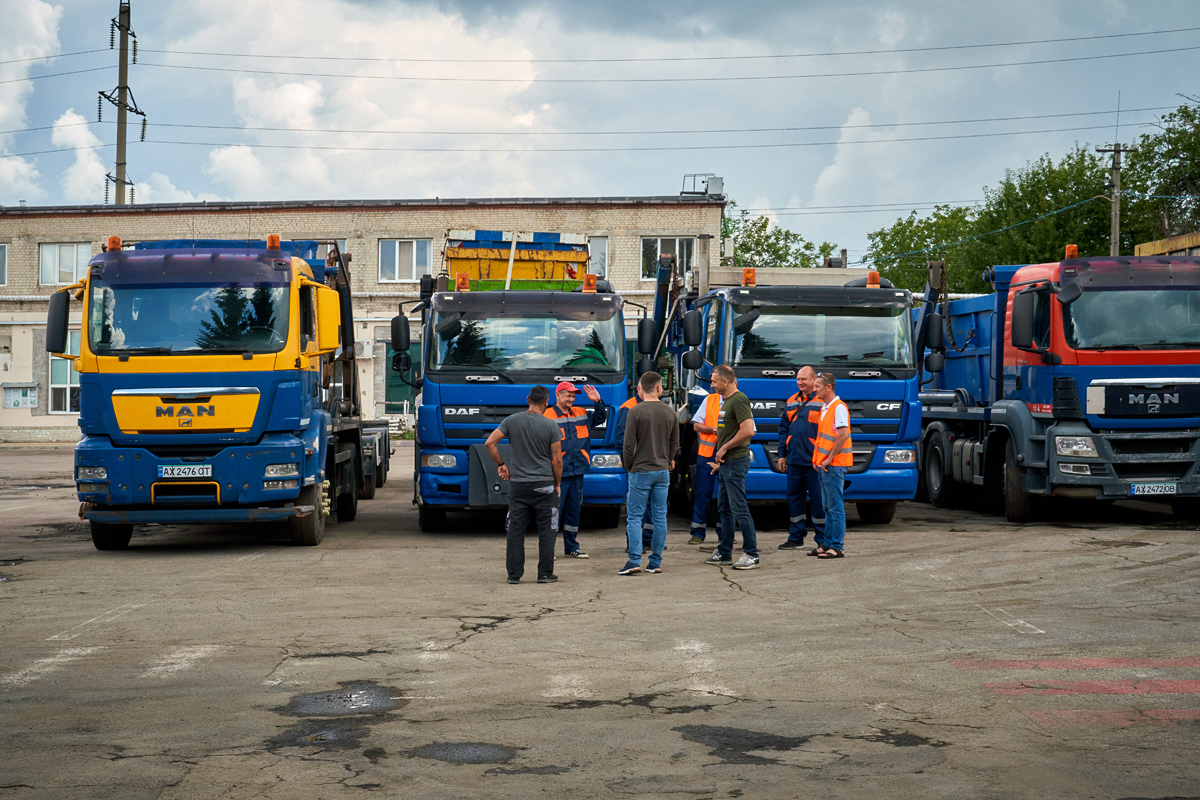 Харківські комунальники отримали спецтехніку від партнерів