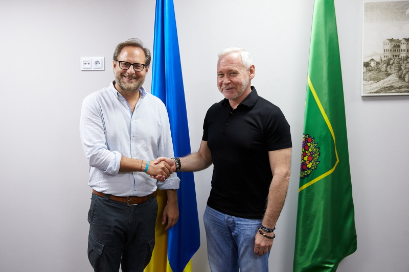 Австрійські партнери передали Харкову генератори та техніку