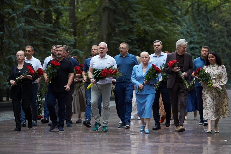 У Харкові поклали квіти до Меморіалу Слави - 1