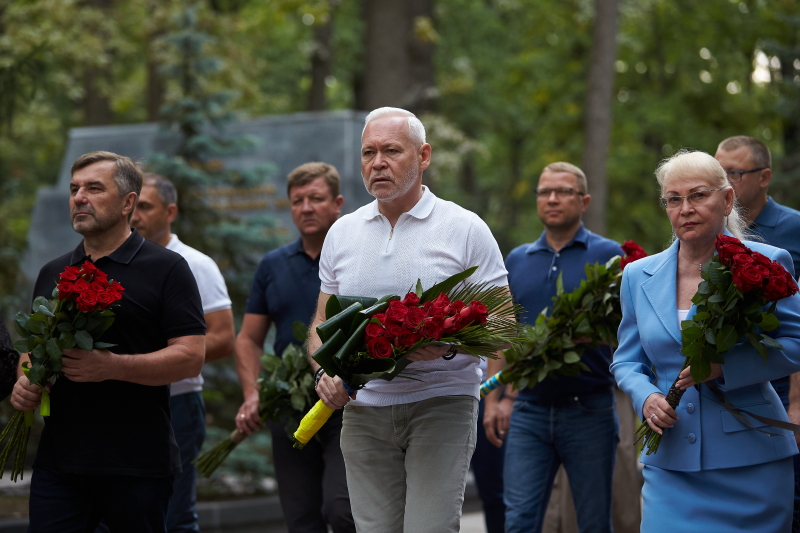 У Харкові поклали квіти до Меморіалу Слави - 2