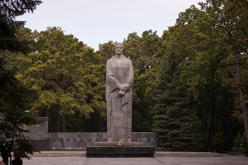 У Харкові поклали квіти до Меморіалу Слави - 3